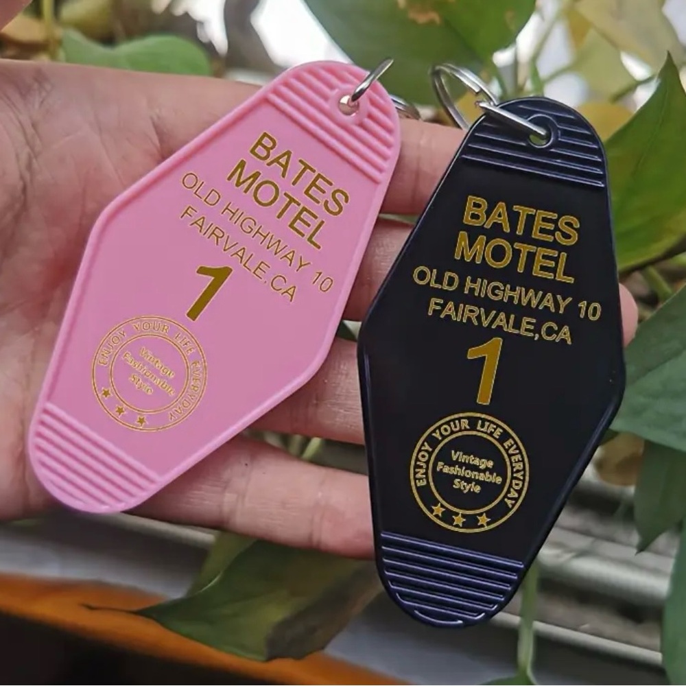 BATES MOTEL RETRO KEYCHAINS, NEW